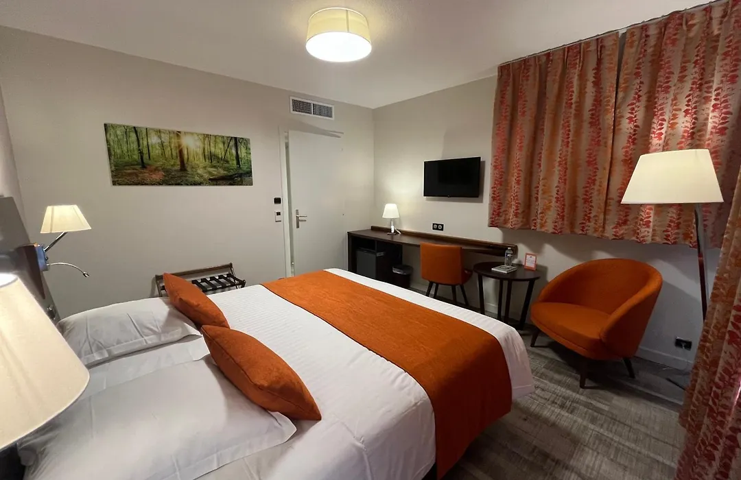 Logis Hotel Le Menestrel - Chambres Climatisees-1
