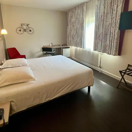 Logis Hotel Le Menestrel - Chambres Climatisees-3