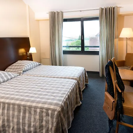 Logis Hotel Le Menestrel - Chambres Climatisees-2