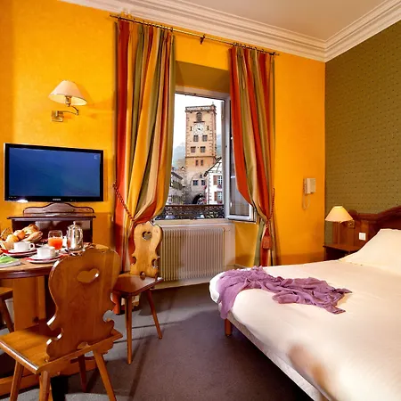 Logis Hotel De La Tour-2